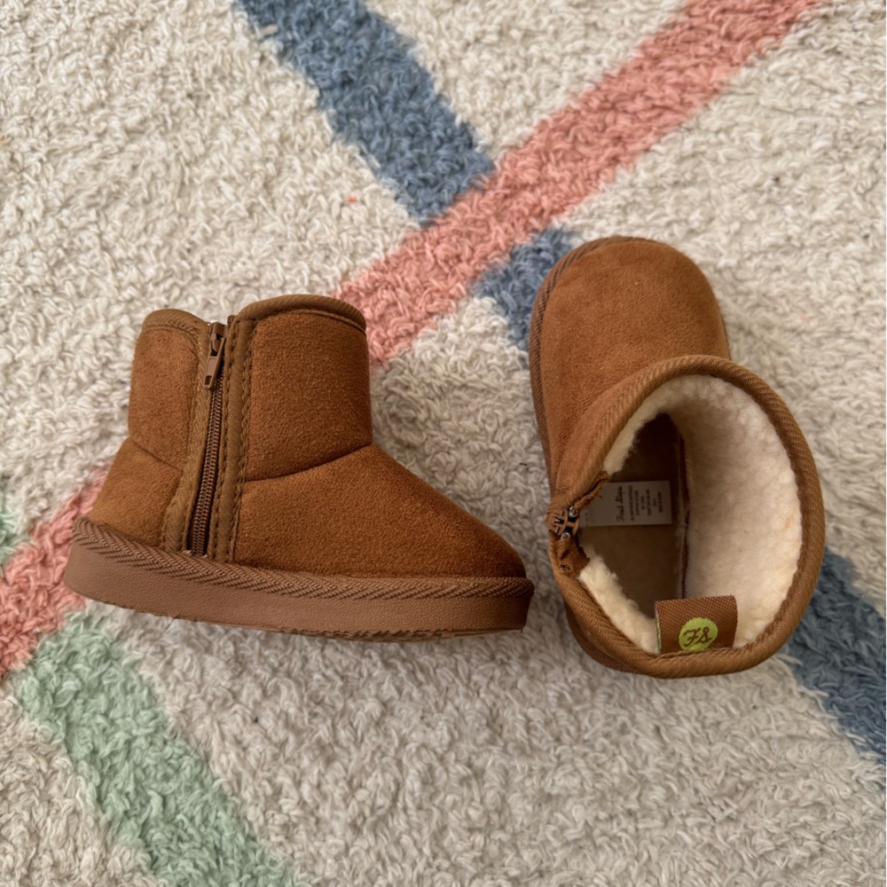 First Steps fleece zippered boots - size 4 - zippered NEW